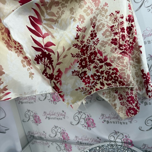 Le chateau skirt fairy hem Floral Satin Asymmetrical Skirt - Cream and Red - Picture 4 of 10